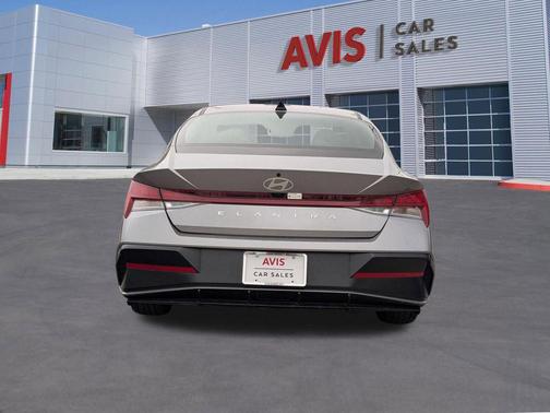 Fluid Metal 2025 Hyundai ELANTRA SEL