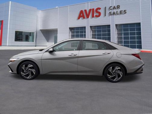 Fluid Metal 2025 Hyundai ELANTRA SEL