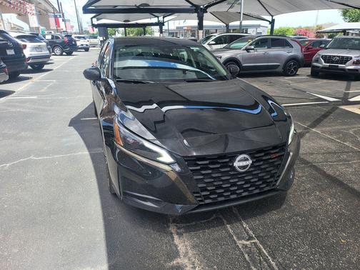 Super Black Clearcoat 2025 Nissan Altima SR FWD