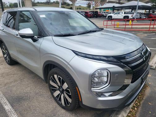 Alloy Silver Metallic 2025 Mitsubishi Outlander SE 2.5 S-AWC