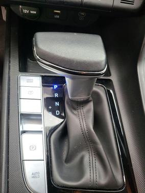 Fluid Metal 2025 Hyundai ELANTRA SEL