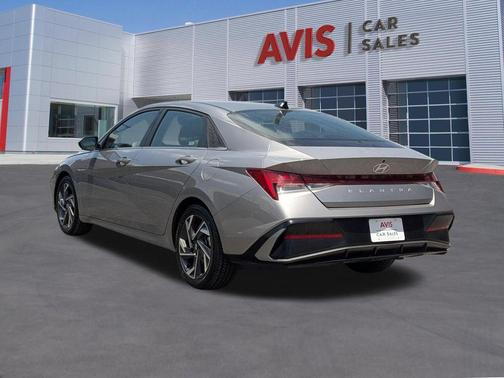 Fluid Metal 2025 Hyundai ELANTRA SEL