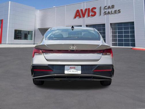 Fluid Metal 2025 Hyundai ELANTRA SEL