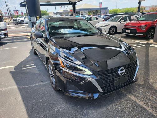 Black Metallic 2025 Nissan Altima 2.5 SV
