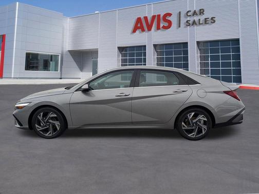 Fluid Metal 2025 Hyundai ELANTRA SEL