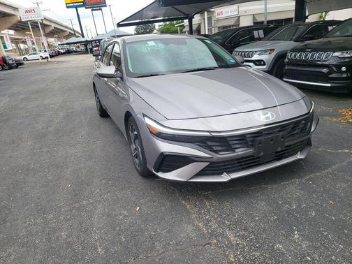 2025 Hyundai ELANTRA SEL