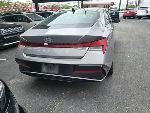 2025 Hyundai ELANTRA SEL