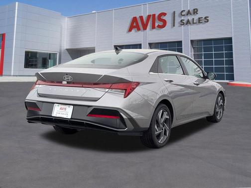 Fluid Metal 2025 Hyundai ELANTRA SEL