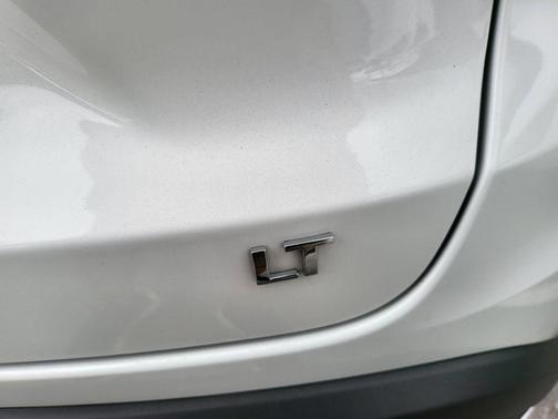 Summit White 2025 Chevrolet Trax LT