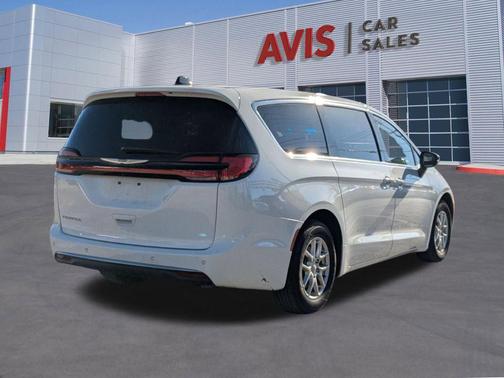 2025 Chrysler Pacifica L