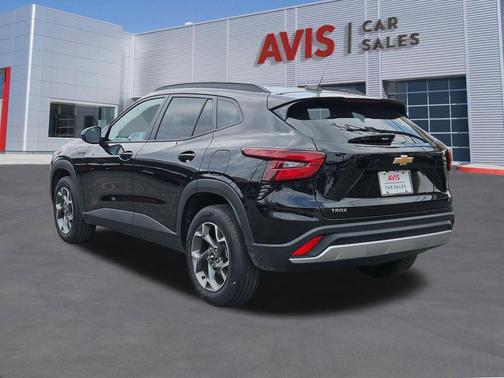 Mosaic Black Metallic 2025 Chevrolet Trax LT