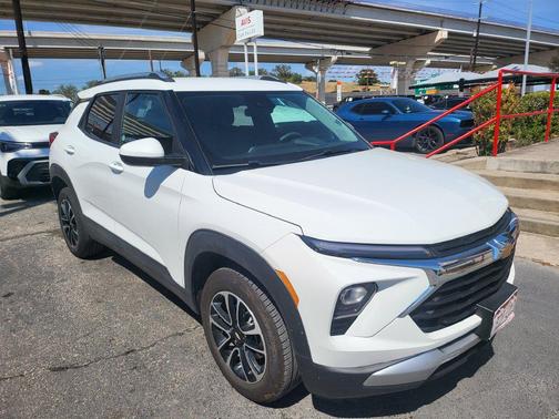 Summit White 2025 Chevrolet Trailblazer LT