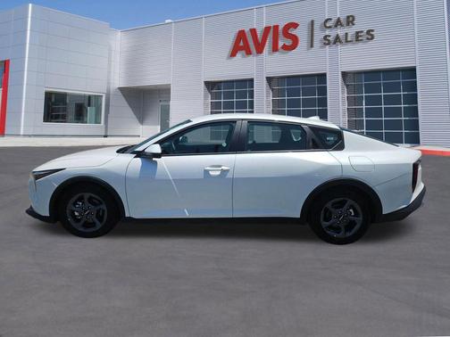 Snow White Pearl 2025 Kia K4 LXS