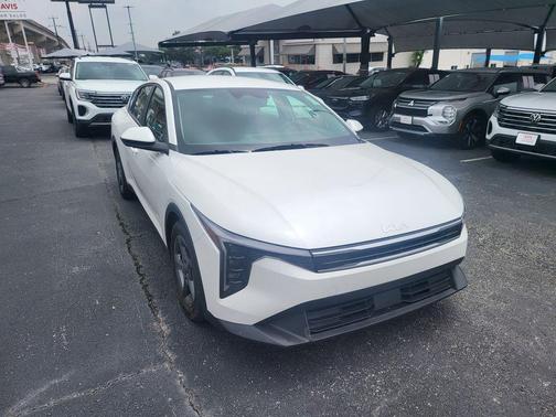 Snow White Pearl 2025 Kia K4 LXS
