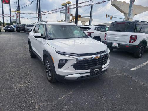 Summit White 2025 Chevrolet Trailblazer LT