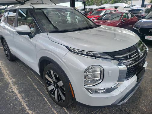 White Diamond 2025 Mitsubishi Outlander SE S-AWC