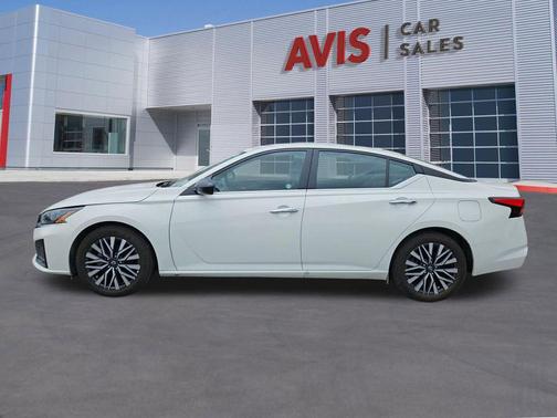 Glacier White 2025 Nissan Altima 2.5 SV