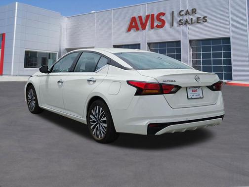 Glacier White 2025 Nissan Altima 2.5 SV