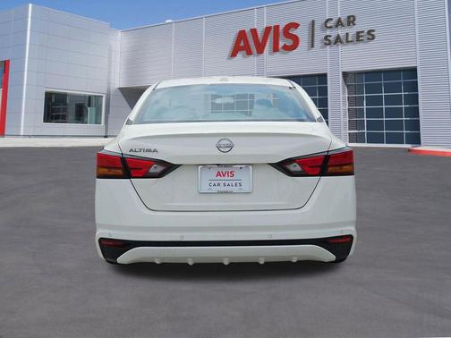 Glacier White 2025 Nissan Altima 2.5 SV