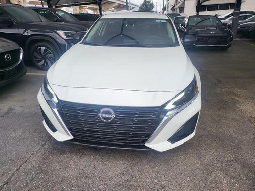 Glacier White 2025 Nissan Altima 2.5 SV