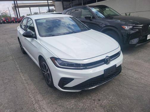 Pure White 2025 Volkswagen Jetta 1.5T Sport