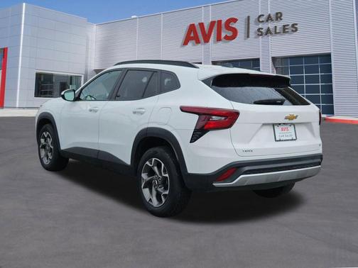 Summit White 2025 Chevrolet Trax LT
