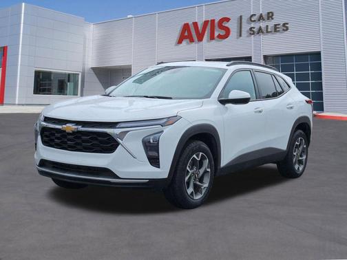 Summit White 2025 Chevrolet Trax LT