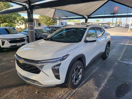 Summit White 2025 Chevrolet Trax LT