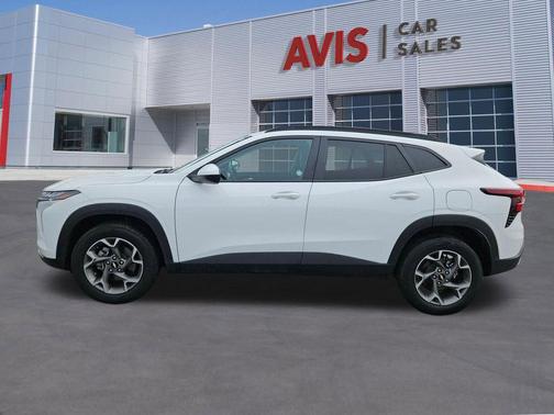 Summit White 2025 Chevrolet Trax LT