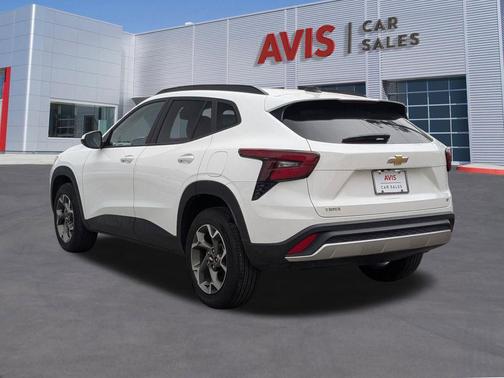 Summit White 2025 Chevrolet Trax LT