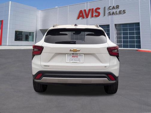 Summit White 2025 Chevrolet Trax LT