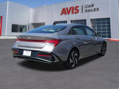 Fluid Metal 2025 Hyundai ELANTRA Limited