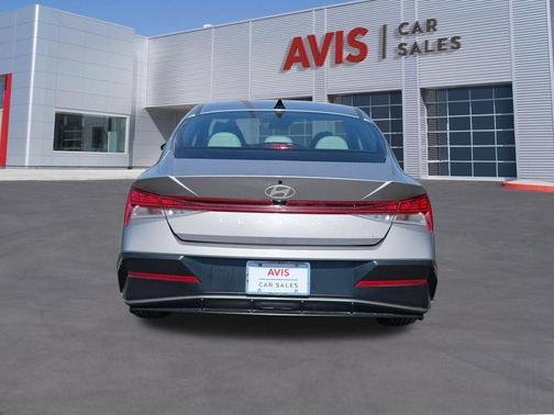 Fluid Metal 2025 Hyundai ELANTRA Limited