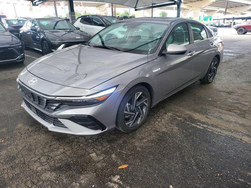 Fluid Metal 2025 Hyundai ELANTRA Limited