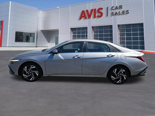 Fluid Metal 2025 Hyundai ELANTRA Limited