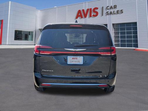 2025 Chrysler Pacifica L