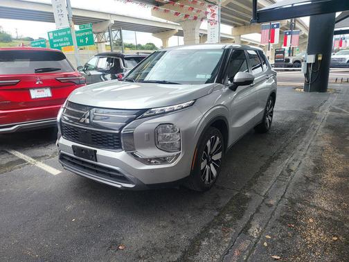 Alloy Silver Metallic 2025 Mitsubishi Outlander SE S-AWC