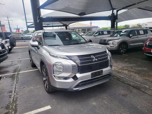 Alloy Silver Metallic 2025 Mitsubishi Outlander SE S-AWC