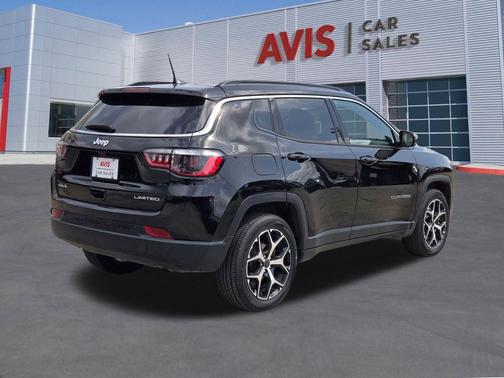 Diamond Black Crystal Pearlcoat 2025 Jeep Compass Limited