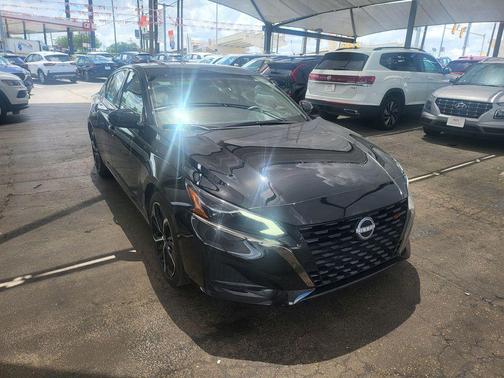 Super Black 2025 Nissan Altima SR FWD