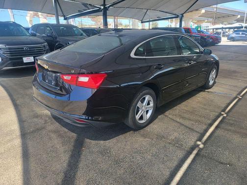 Mosaic Black Metallic 2024 Chevrolet Malibu FWD 1LT