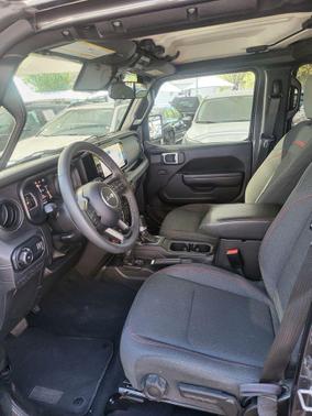 Granite Crystal Metallic Clearcoat 2025 Jeep Wrangler Rubicon