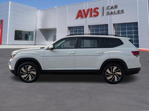 Pure White 2025 Volkswagen Atlas 2.0T SE w/Technology