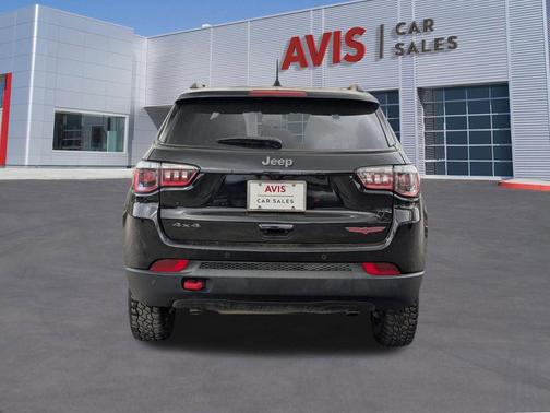 Diamond Black Crystal Pearlcoat 2025 Jeep Compass Trailhawk