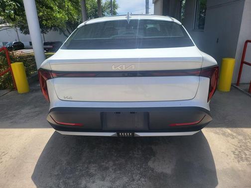 Snow White Pearl 2025 Kia K4 LXS