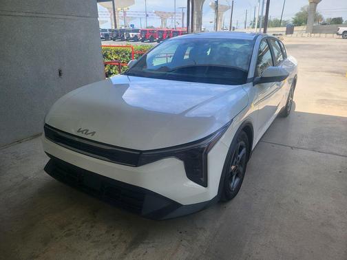 Snow White Pearl 2025 Kia K4 LXS
