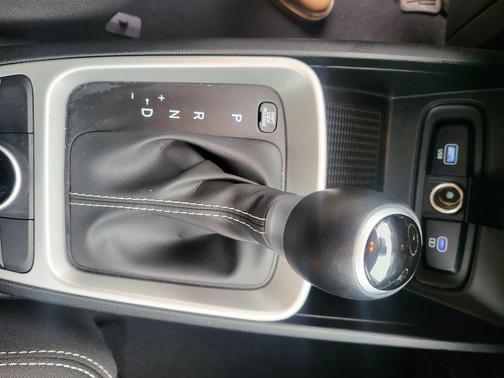 Shimmering Silver 2025 Hyundai VENUE SEL
