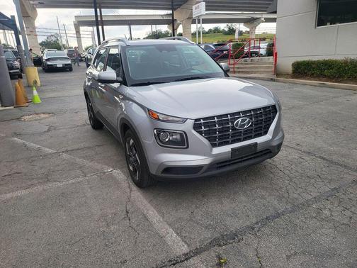 Shimmering Silver 2025 Hyundai VENUE SEL