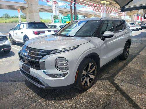 White Diamond 2025 Mitsubishi Outlander SE 2.5 S-AWC