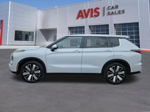 White Diamond 2025 Mitsubishi Outlander SE S-AWC